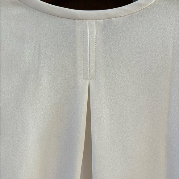 Trina Turk blouse, M, front zip with tassel, NWT, small stain on collar - Picture 5 of 6